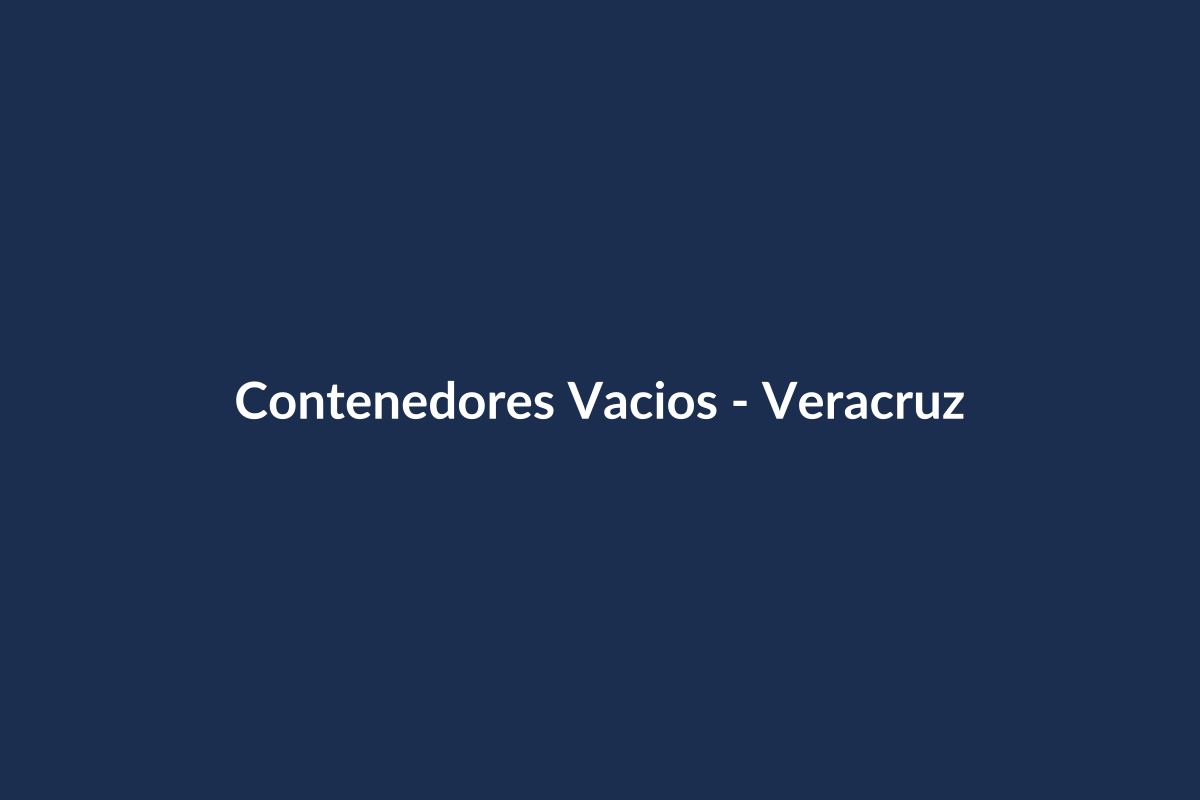 Contenedores vacíos en patio de depósito en Veracruz